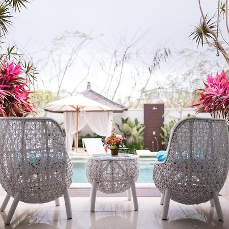 Adhiloka Hotell Uluwatu Exteriör bild