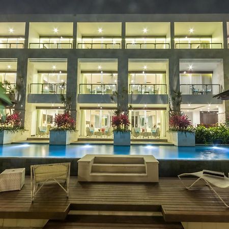 Adhiloka Hotell Uluwatu Exteriör bild