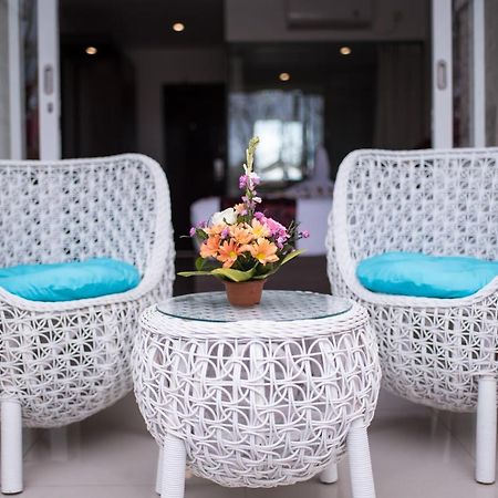 Adhiloka Hotell Uluwatu Exteriör bild