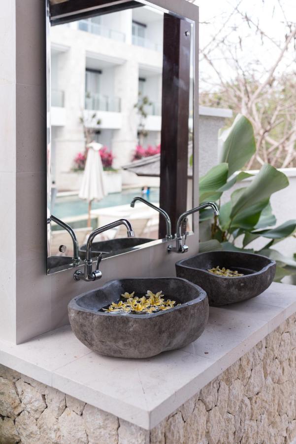 Adhiloka Hotell Uluwatu Exteriör bild