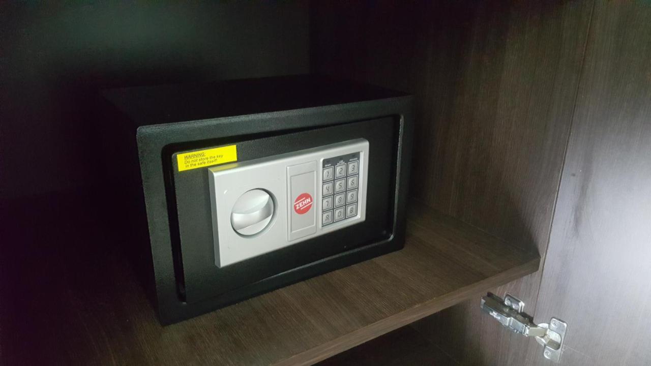 Adhiloka Hotell Uluwatu Exteriör bild