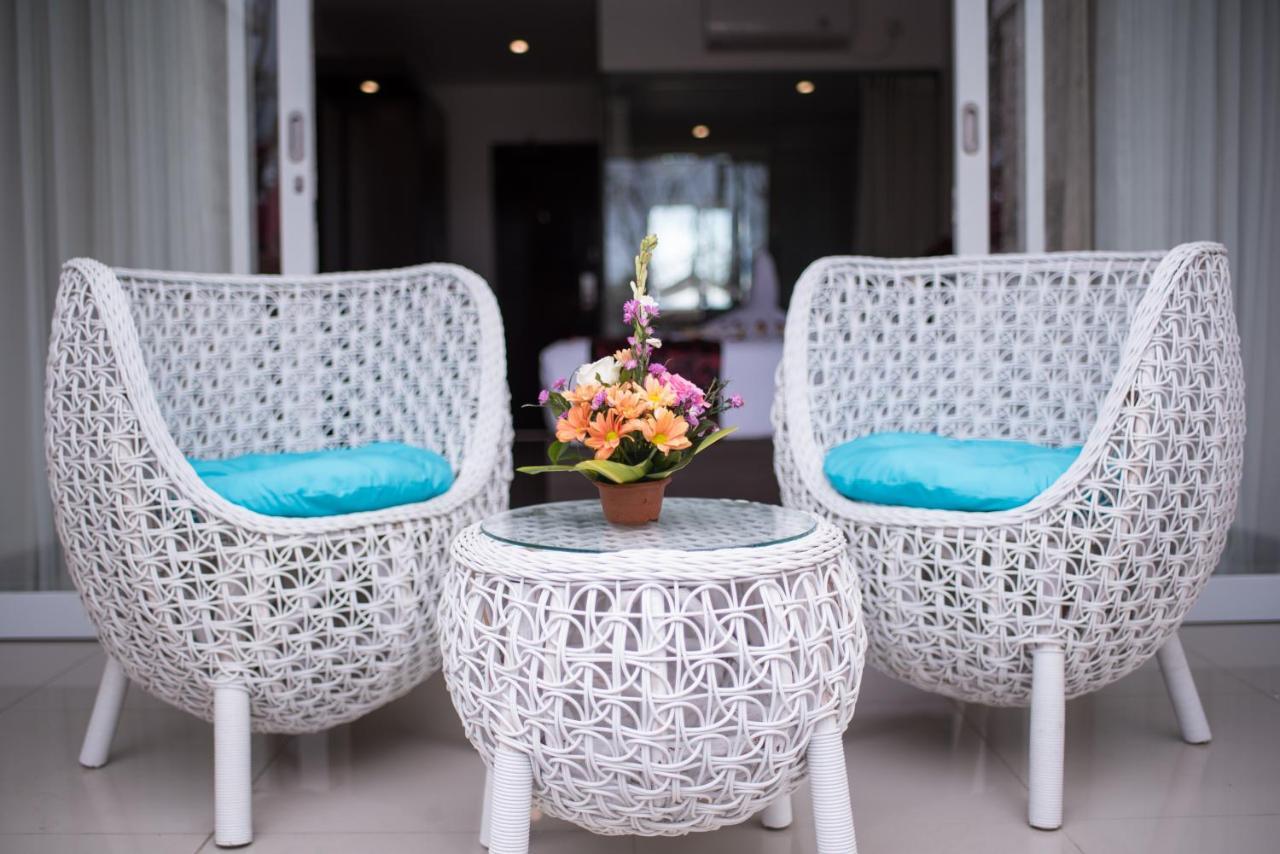 Adhiloka Hotell Uluwatu Exteriör bild