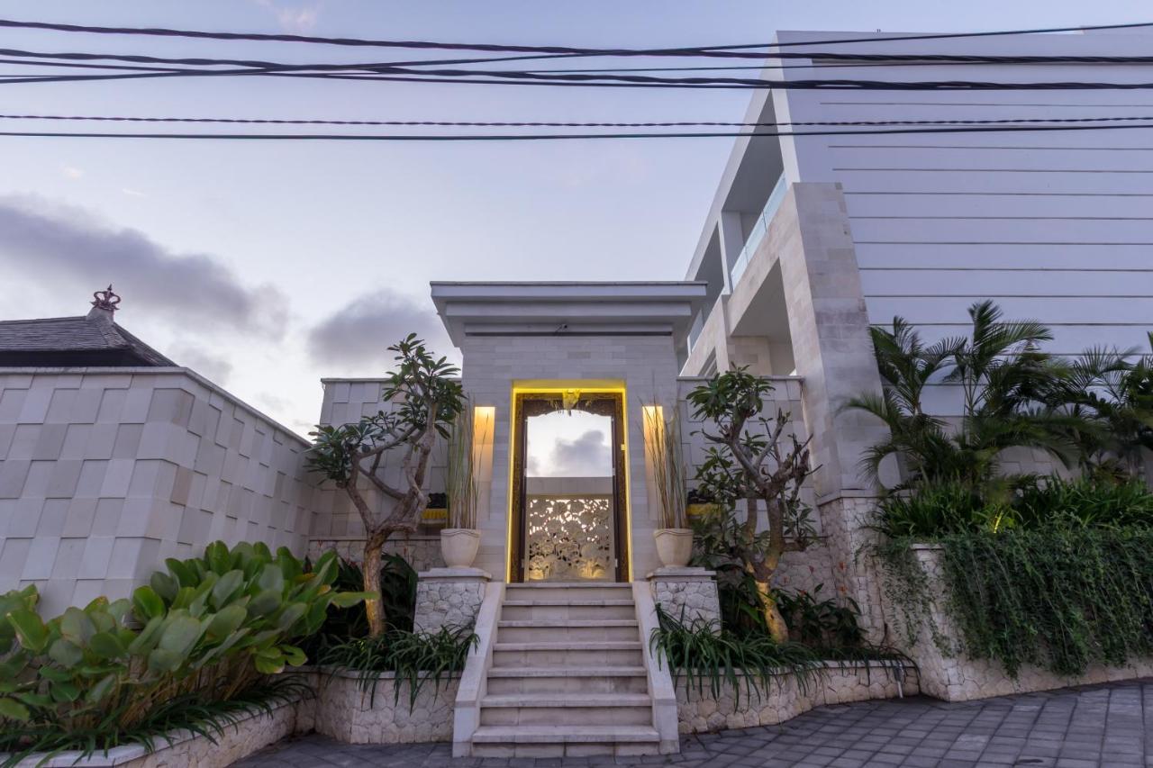 Adhiloka Hotell Uluwatu Exteriör bild