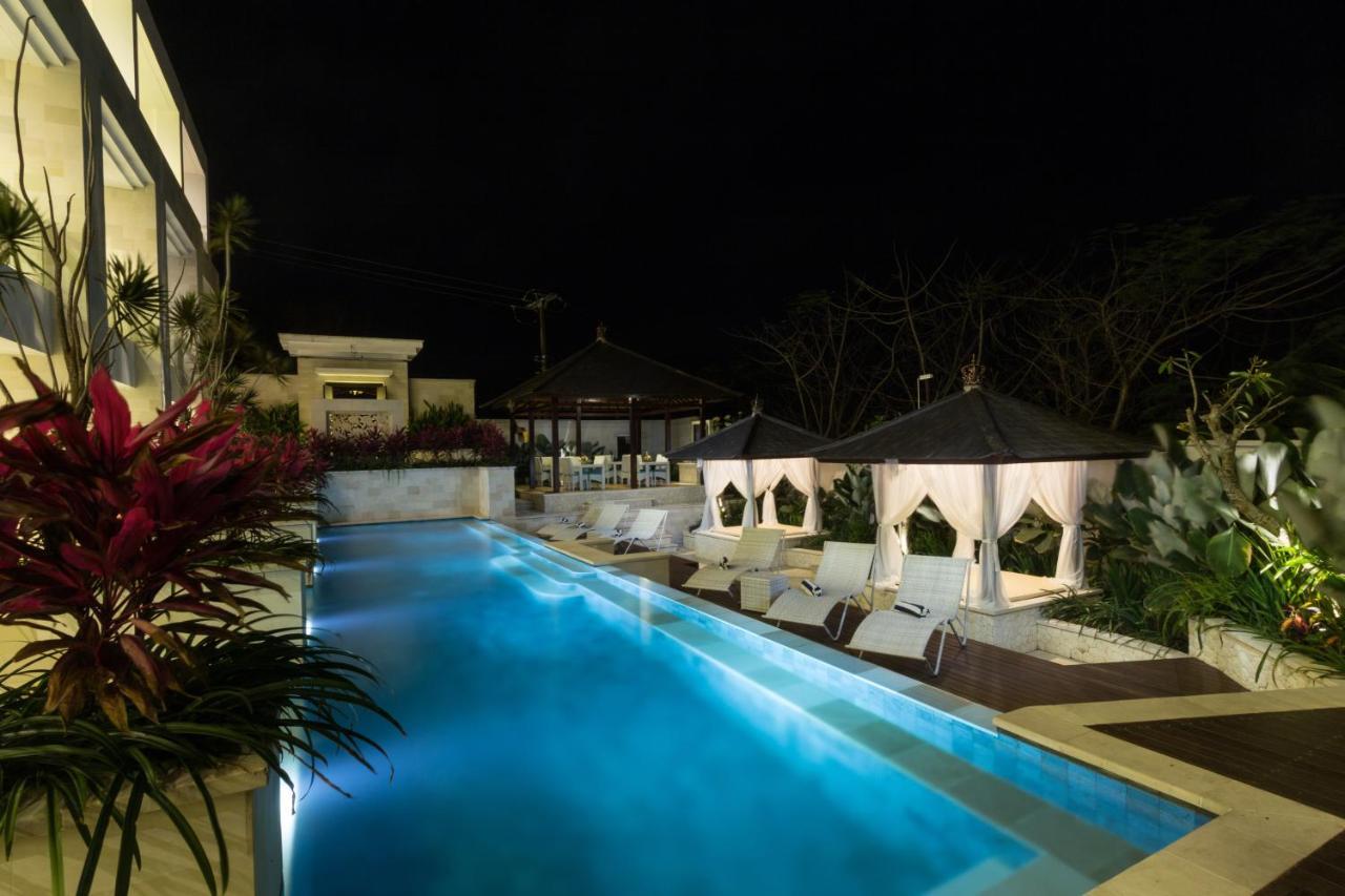 Adhiloka Hotell Uluwatu Exteriör bild